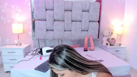 Snapshot of wonderkloe_ chatting on March 21, 3:22 am wonderkloe_ online show from March 21, 3:22 am