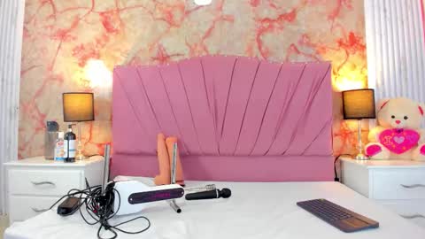 Snapshot of wonderkloe_ chatting on March 29, 2:55 am wonderkloe_ online show from March 29, 2:55 am