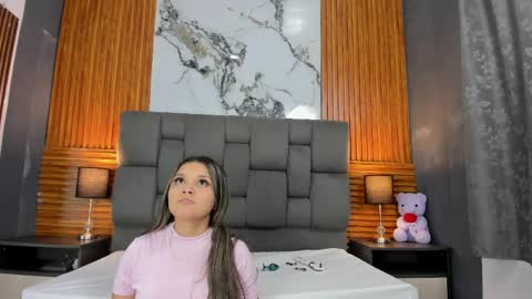 Snapshot of wonderkloe_ chatting on April 8, 2:44 am wonderkloe_ online show from April 8, 2:44 am