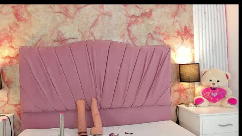 Snapshot of wonderkloe_ chatting on April 9, 2:55 am wonderkloe_ online show from April 9, 2:55 am
