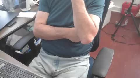 Snapshot of woodworker6473 chatting on February 13, 2:46 pm woodworker6473 online show from February 13, 2:46 pm