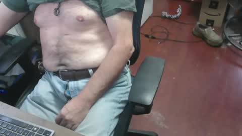 Snapshot of woodworker6473 chatting on February 20, 2:39 pm woodworker6473 online show from February 20, 2:39 pm