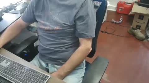 Snapshot of woodworker6473 chatting on February 24, 1:42 pm woodworker6473 online show from February 24, 1:42 pm