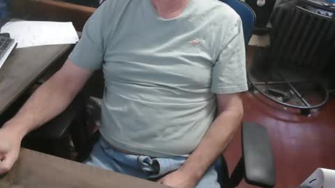 Snapshot of woodworker6473 chatting on April 2, 10:51 pm woodworker6473 online show from April 2, 10:51 pm