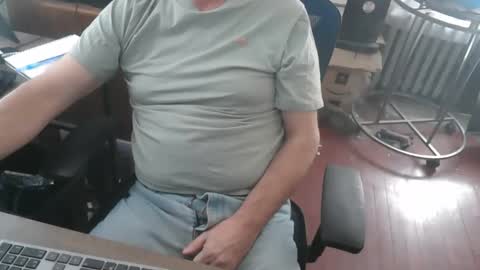 Snapshot of woodworker6473 chatting on April 21, 1:50 pm woodworker6473 online show from April 21, 1:50 pm