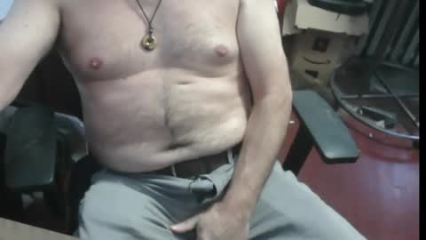 Snapshot of woodworker6473 chatting on April 22, 11:17 pm woodworker6473 online show from April 22, 11:17 pm