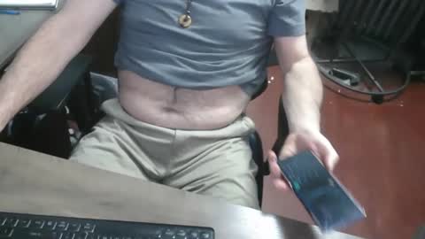 Snapshot of woodworker6473 chatting on April 25, 12:24 am woodworker6473 online show from April 25, 12:24 am