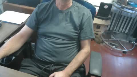Snapshot of woodworker6473 chatting on April 26, 10:07 pm woodworker6473 online show from April 26, 10:07 pm