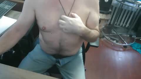 Snapshot of woodworker6473 chatting on May 12, 10:51 pm woodworker6473 online show from May 12, 10:51 pm