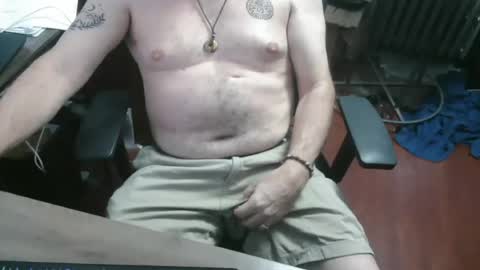 Snapshot of woodworker6473 chatting on July 4, 11:22 pm woodworker6473 online show from July 4, 11:22 pm