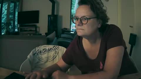 Snapshot of woodwurm chatting on September 27, 5:56 am woodwurm and Snoeske online show from September 27, 5:56 am