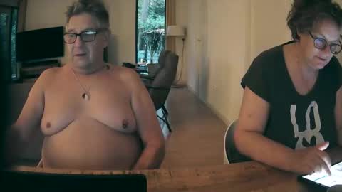 Snapshot of woodwurm chatting on October 17, 6:16 am woodwurm and Snoeske online show from October 17, 6:16 am