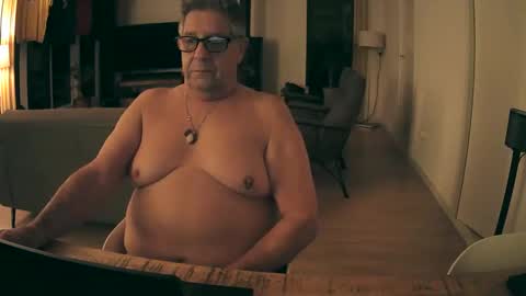 Snapshot of woodwurm chatting on October 19, 4:02 am woodwurm and Snoeske online show from October 19, 4:02 am