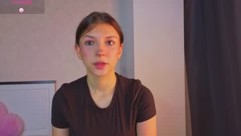 Snapshot of woofbus chatting on July 3, 3:18 pm Mila today is the first day hello everyone online show from July 3, 3:18 pm