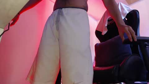 Snapshot of woondeer17 chatting on November 1, 4:20 pm Woondeer online show from November 1, 4:20 pm