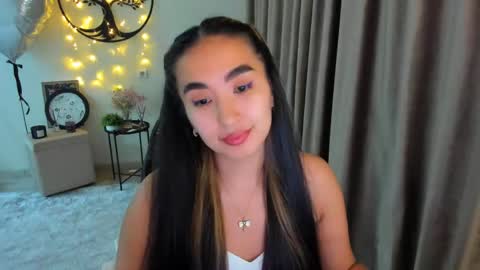 dudetta Kim online show from May 4, 8:05 pm