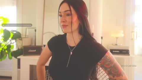 Snapshot of worshipbrielle chatting on January 24, 12:31 am Brielle online show from January 24, 12:31 am
