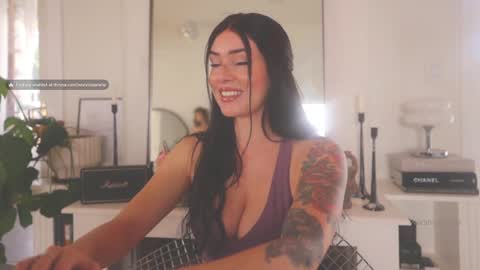 Snapshot of worshipbrielle chatting on February 20, 10:26 pm Brielle online show from February 20, 10:26 pm