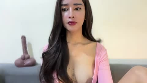 Snapshot of worthy_bigcock_bigcum chatting on July 5, 8:10 am Lily online show from July 5, 8:10 am