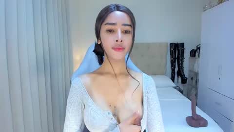 Snapshot of worthy_bigcock_bigcum chatting on August 3, 2:32 am Lily online show from August 3, 2:32 am