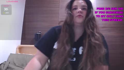 Snapshot of wow_its_kaitlyn chatting on November 21, 12:37 pm Kaitlyn xx online show from November 21, 12:37 pm