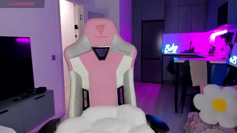 Emi online show from February 5, 3:00 am