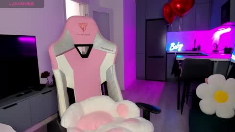 Snapshot of wowlovie666 chatting on February 17, 4:09 am Emi online show from February 17, 4:09 am