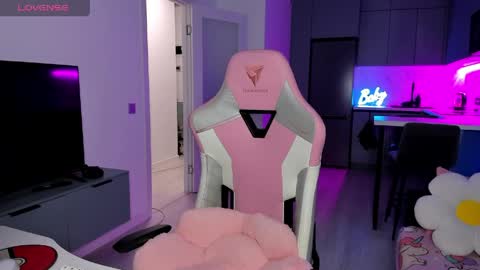 Snapshot of wowlovie666 chatting on March 18, 4:59 am Emi online show from March 18, 4:59 am