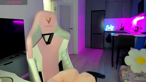 Snapshot of wowlovie666 chatting on March 19, 4:05 am Emi online show from March 19, 4:05 am