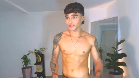 Snapshot of wyatt_rose chatting on September 29, 2:27 am wyatt online show from September 29, 2:27 am