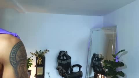 Snapshot of wyatt_rose chatting on October 3, 9:56 pm wyatt online show from October 3, 9:56 pm