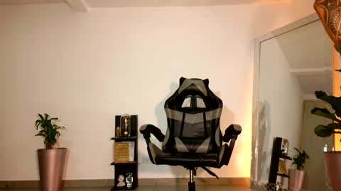 Snapshot of wyatt_rose chatting on October 16, 1:06 am wyatt online show from October 16, 1:06 am