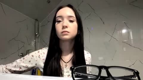 Snapshot of wynellmchorse chatting on April 7, 1:00 pm Kate online show from April 7, 1:00 pm