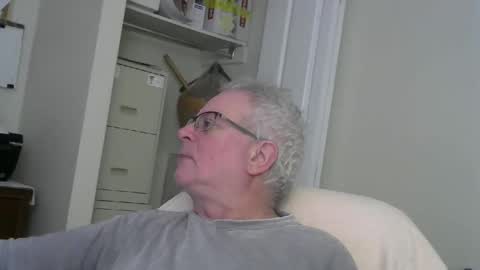 Snapshot of x811forfunx chatting on January 14, 9:48 am Drew online show from January 14, 9:48 am