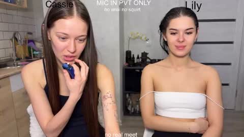 Snapshot of x_kai chatting on February 4, 9:37 am wiwi clap clap cat baby girl online show from February 4, 9:37 am