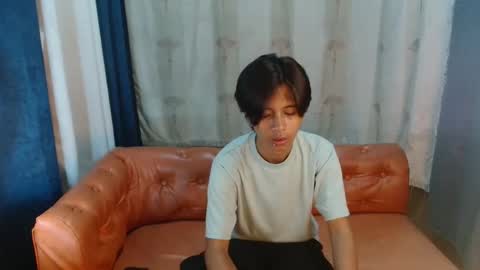 x_lee06 online show from February 11, 12:32 pm