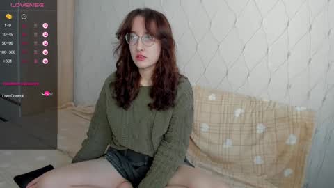 Snapshot of x_purr_agatha_x chatting on February 24, 3:02 am Agatha online show from February 24, 3:02 am