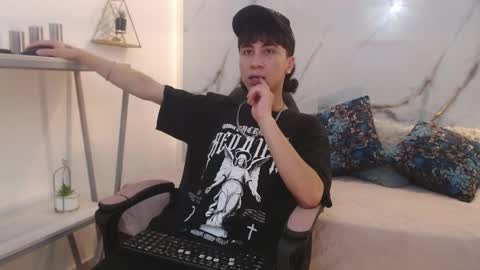 Snapshot of xandergrey8 chatting on April 15, 7:43 pm xandergrey8 online show from April 15, 7:43 pm
