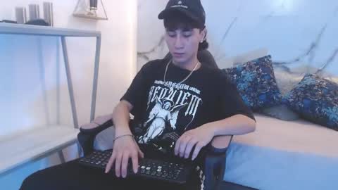Snapshot of xandergrey8 chatting on April 15, 7:58 pm xandergrey8 online show from April 15, 7:58 pm