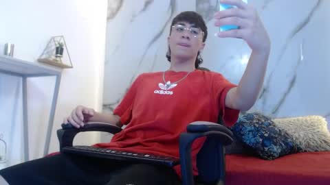 Snapshot of xandergrey8 chatting on April 16, 7:36 pm xandergrey8 online show from April 16, 7:36 pm