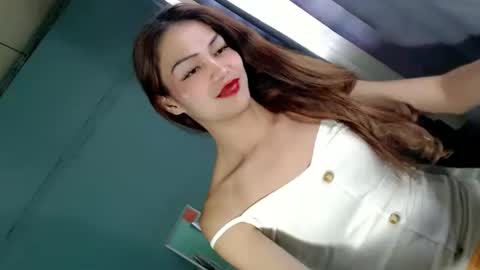 Snapshot of xangel_redx chatting on December 6, 2:24 am ANGEL online show from December 6, 2:24 am
