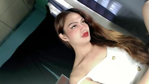 Snapshot of xangel_redx chatting on December 10, 1:22 am ANGEL online show from December 10, 1:22 am