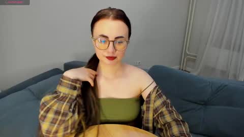 Alice online show from April 21, 3:39 pm