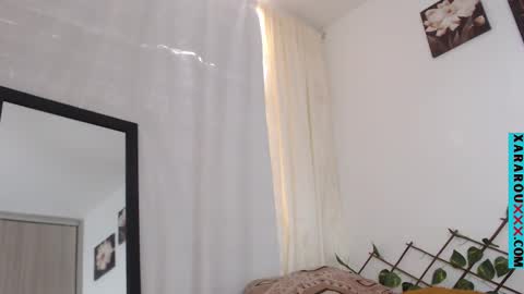 Snapshot of xararouxxx chatting on February 28, 9:12 pm S A R A 100K followers online show from February 28, 9:12 pm