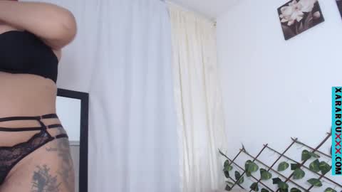 Snapshot of xararouxxx chatting on March 1, 11:15 pm S A R A 100K followers online show from March 1, 11:15 pm