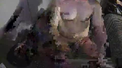 Snapshot of xatofe2000 chatting on February 17, 2:08 am xatofe2000 online show from February 17, 2:08 am