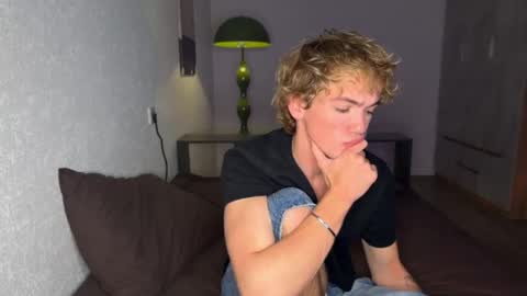 Snapshot of xavier_200 chatting on May 15, 5:53 pm Xavier PVT open online show from May 15, 5:53 pm