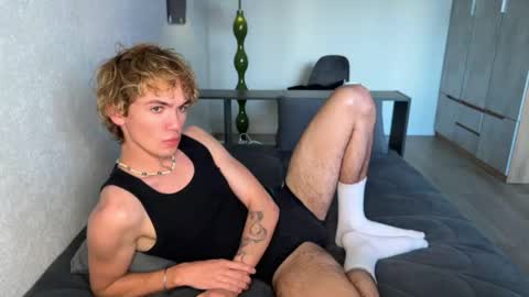 Snapshot of xavier_200 chatting on May 20, 4:02 pm Xavier PVT open online show from May 20, 4:02 pm