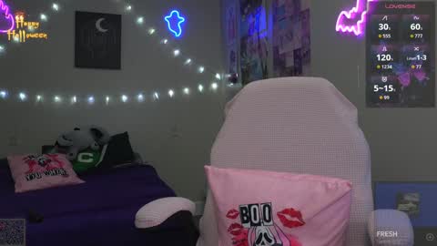 Snapshot of xclusivesecrets chatting on October 12, 11:20 am spoil me here  online show from October 12, 11:20 am