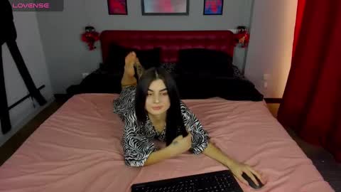 Snapshot of xenaolsen chatting on February 28, 1:36 pm Emma online show from February 28, 1:36 pm